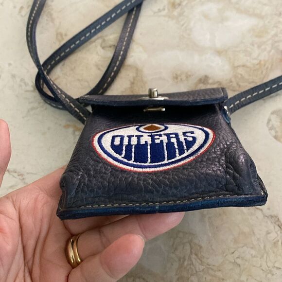 Roots Leather Oilers Cross Body Mini Bag - Picture 9 of 16